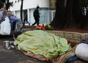 Pessoas em SITUAÇÃO DE RUA recebem Bolsa Família 6 Pessoas em SITUAÇÃO DE RUA recebem Bolsa Família