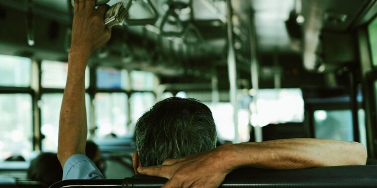 MARTELO BATIDO! Idoso terão transporte GRATUITO em 2024; veja como obter