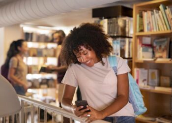 Veja como liberar o benefício do Pé-de-meia através do Caixa Tem. Imagem: Freepik