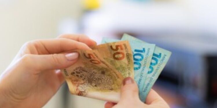 Benefícios Duplos: Saiba Como Solicitar Dois Auxílios ao Mesmo Tempo