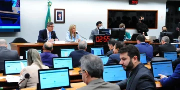 Comissão Especial da Câmara dos Deputados Aprova Benefícios Para Todo o Mês de Agosto. Imagem: Agência Brasil.