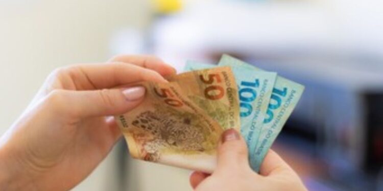 Juros do Empréstimo Consignado: Saiba Quanto Você Vai Pagar Antes de Fazer o Contrato!