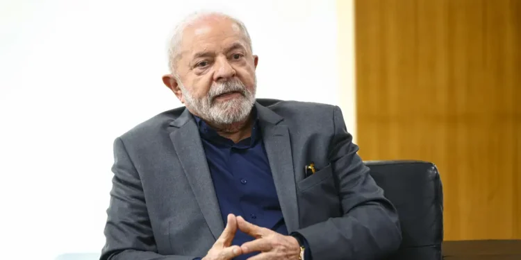Lula Pressiona Fazenda por Mais Recursos para Programas Sociais