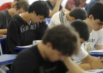 Ao Capacitar Os Jovens Com Conhecimento e Oportunidades, o Programa Caminha Para Uma Sociedade Mais Justa. Imagem: Agência Brasil.