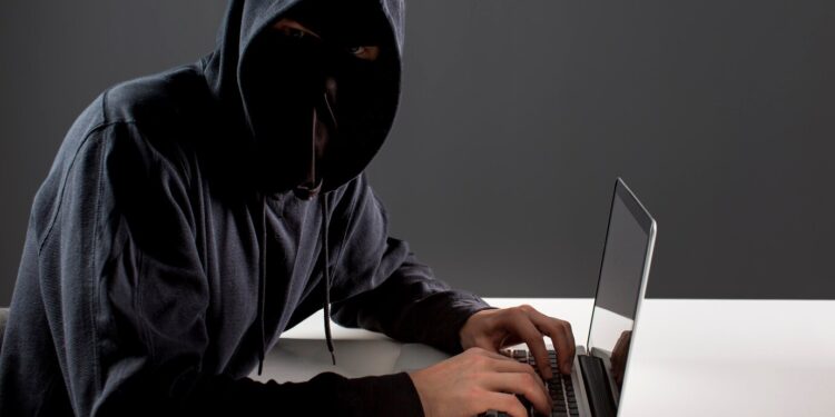 Não caia em golpes! Beneficiários do Bolsa Família precisam ficar alerta. Veja dicas para se proteger!