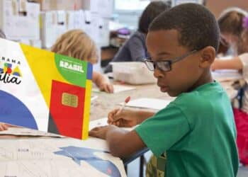 Frequência escolar entra na mira do Governo e Bolsa Família pode ser BLOQUEADO!