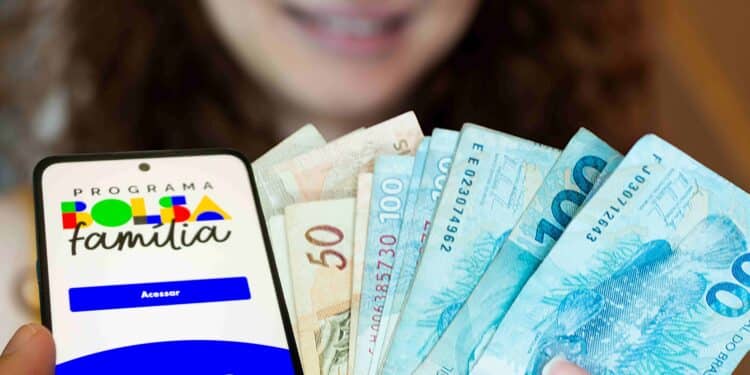 Veja quem poderá receber mais de 900 REAIS no Bolsa Família de agosto!