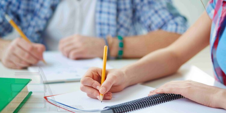 Mais de 1 milhão de NOVOS estudantes poderão participar do Pé-de-Meia! Veja como receber