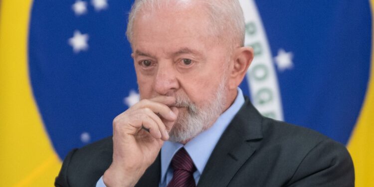 Lula Implementou Taxa de 35% sobre Saque do FGTS? Descubra a Verdade por Trás Dessa História