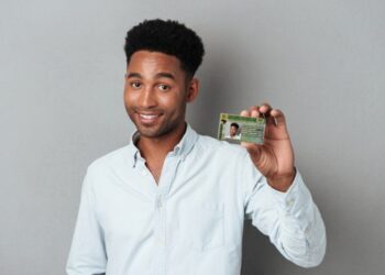 Você sabe como funcionam as novas siglas da CNH que serão aceitas além das fronteiras brasileiras?