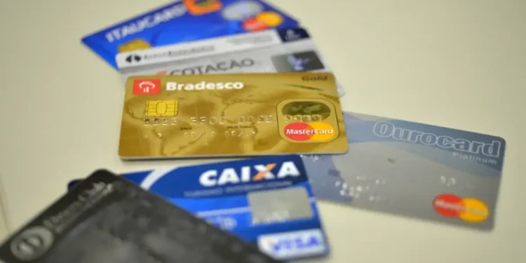O Cartão da Caixa Oferece Limite Inicial de R$ 800. Imagem: Agência Brasil.