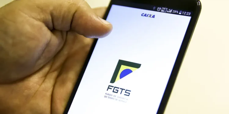 O Processo de Solicitação do Saque do FGTS Retido Pode Ser Realizado de Forma Presencial ou Digital. Imagem: Agência Brasil.