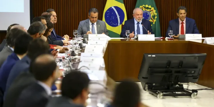 Os Benefícios Sociais São Iniciativas Governamentais Que Canalizam Recursos Diretamente aos Cidadãos Elegíveis. Imagem: Agência Brasil.