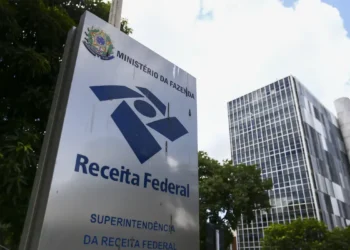 Aproximadamente 6,8 Milhões de Pessoas Jurídicas Ativas e Quase 2 Milhões de Indivíduos com CPF Regular Foram Identificados Como Tendo Pendências Fiscais. Imagem: Agência Brasil.