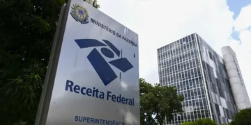 Aproximadamente 6,8 Milhões de Pessoas Jurídicas Ativas e Quase 2 Milhões de Indivíduos com CPF Regular Foram Identificados Como Tendo Pendências Fiscais. Imagem: Agência Brasil.