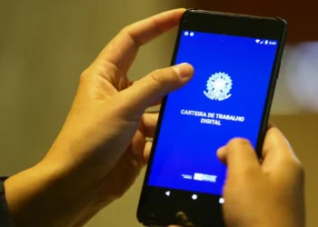 Direitos e regulamentações segundo a CLT e a Constituição Federal. Imagem: Agência Brasil