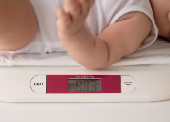 Mutirão de pesagem do Programa Bolsa Família. Imagem: Freepik