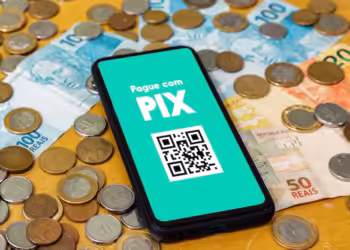 Pix como alternativa ao cartão de crédito. Imagem: Freepik/EtalBr
