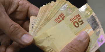 O CRAS convoca beneficiários para reverter situação de benefício bloqueado. Imagem: Agência Brasil