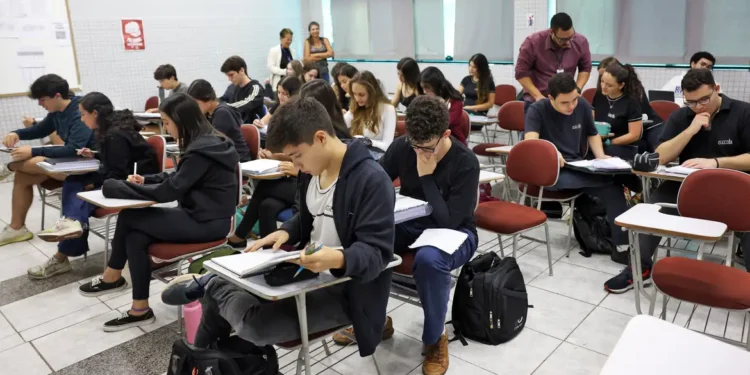 Estudantes receberão R$ 200 como incentivo para realizarem o ENEM