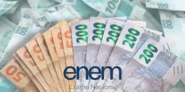 Estudante segurando notas de 50 e 200 reais com fundo de cédulas e logo do ENEM