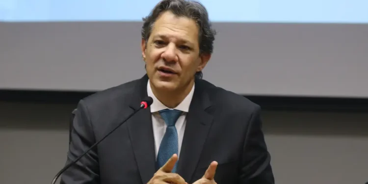 Governo Lula garante ganhos reais no salário mínimo, segundo Haddad. Imagem: Agência Brasil
