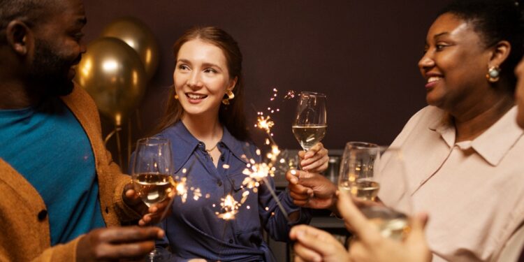 A Consolidação das Leis do Trabalho (CLT) protege os trabalhadores que não atuam em áreas essenciais. Imagem: Freepik