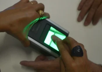 Implementação da biometria no Bolsa Família. Imagem: Agência Brasil
