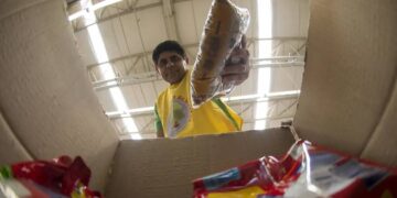 O benefício deve ser utilizado para a compra de itens essenciais para a subsistência e bem-estar da família. Imagem: Agência Brasil.
