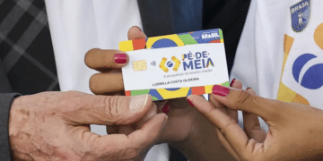 O Pé-de-Meia abrange diferentes modalidades do ensino médio, isso inclui o ensino regular, o técnico, o integrado e a Educação de Jovens e Adultos (EJA). Imagem: Agência Brasil