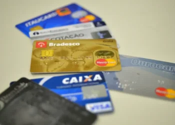 Cartão de crédito Caixa tem
