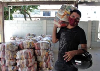 Início de distribuição das cestas básicas no CRAS