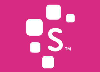 Logotipo do Serasa em fundo rosa com formas geométricas brancas.
