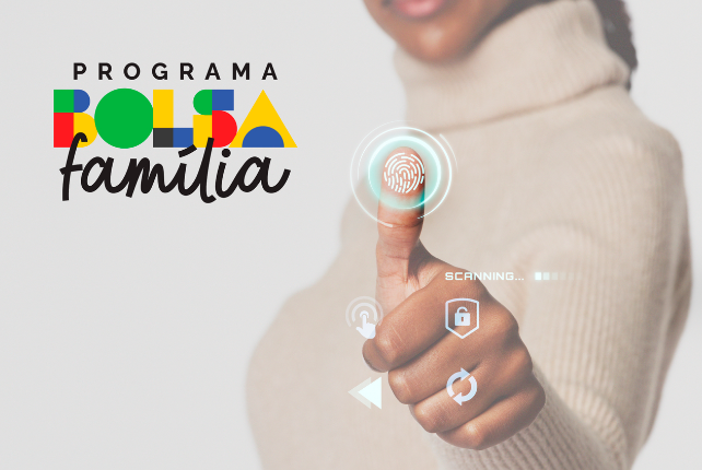 Mulher realizando autenticação digital com biometria, representando o Programa Bolsa Família e o acesso seguro ao benefício.