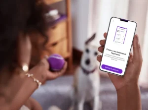 Imagem do aplicativo Nubank com a interface de assistente de pagamentos, em um smartphone, ilustrando a funcionalidade do app.