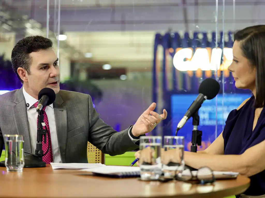 Ministro Jader Filho concedendo entrevista ao programa Bom Dia Ministro.