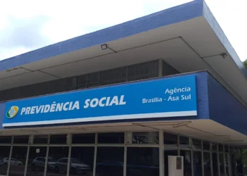 Fachada de uma agência da Previdência Social em Brasília, Asa Sul.