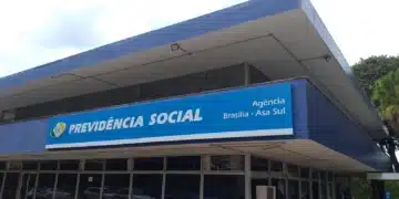 Fachada de uma agência da Previdência Social em Brasília, Asa Sul.