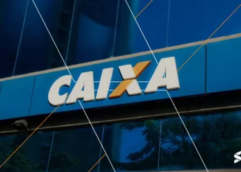 Fachada de agência da Caixa Econômica Federal com logotipo em destaque.