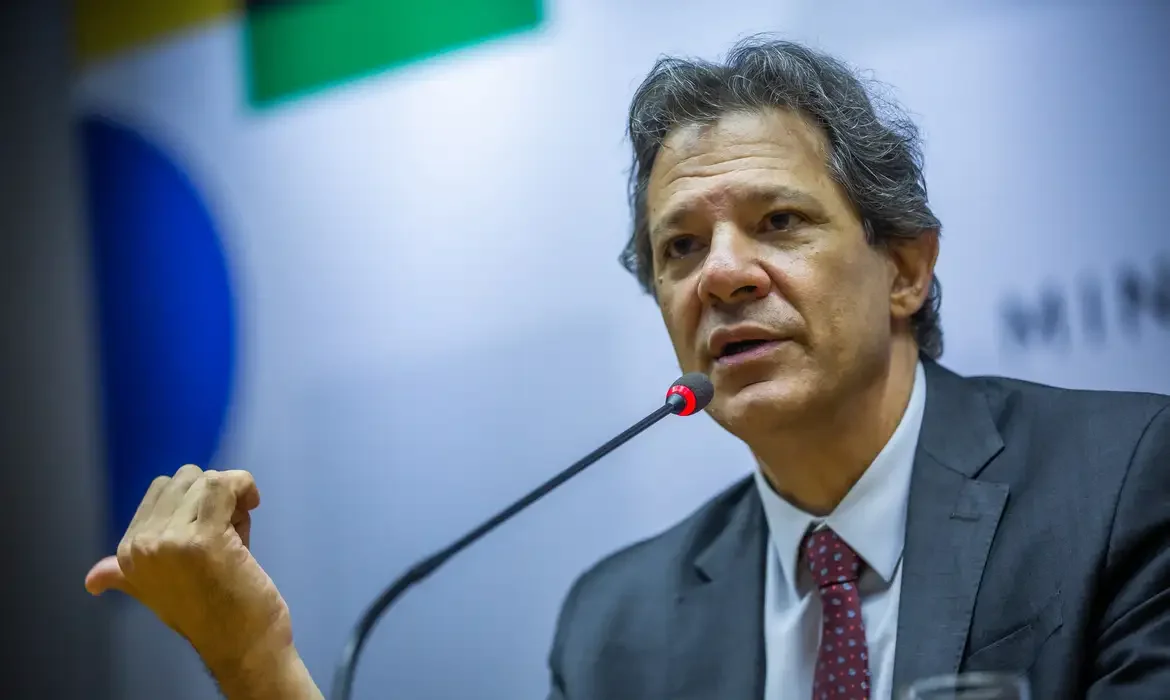  Ministro Fernando Haddad fala sobre o futuro do programa "Pé de Meia".