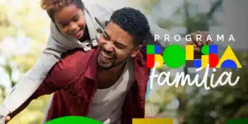 Pai brincando com filho ao ar livre - Pagamentos do Programa Bolsa Família