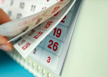 Calendário de 2025 com datas de feriados e folgas.