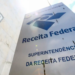 Placa da Receita Federal do Brasil com destaque para a superintendência, destaque comunicado importante para brasileiros com CPF final 0 a 9.
