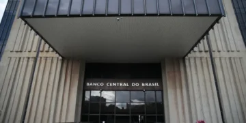 Fachada do Banco Central do Brasil, instituição envolvida em iniciativas financeiras no Brasil.