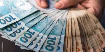 Notas de dinheiro para ilustrar o novo crédito consignado para trabalhadores CLT.