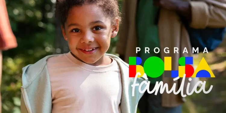 Imagem de uma criança sorridente com a inscrição do programa Bolsa Família.