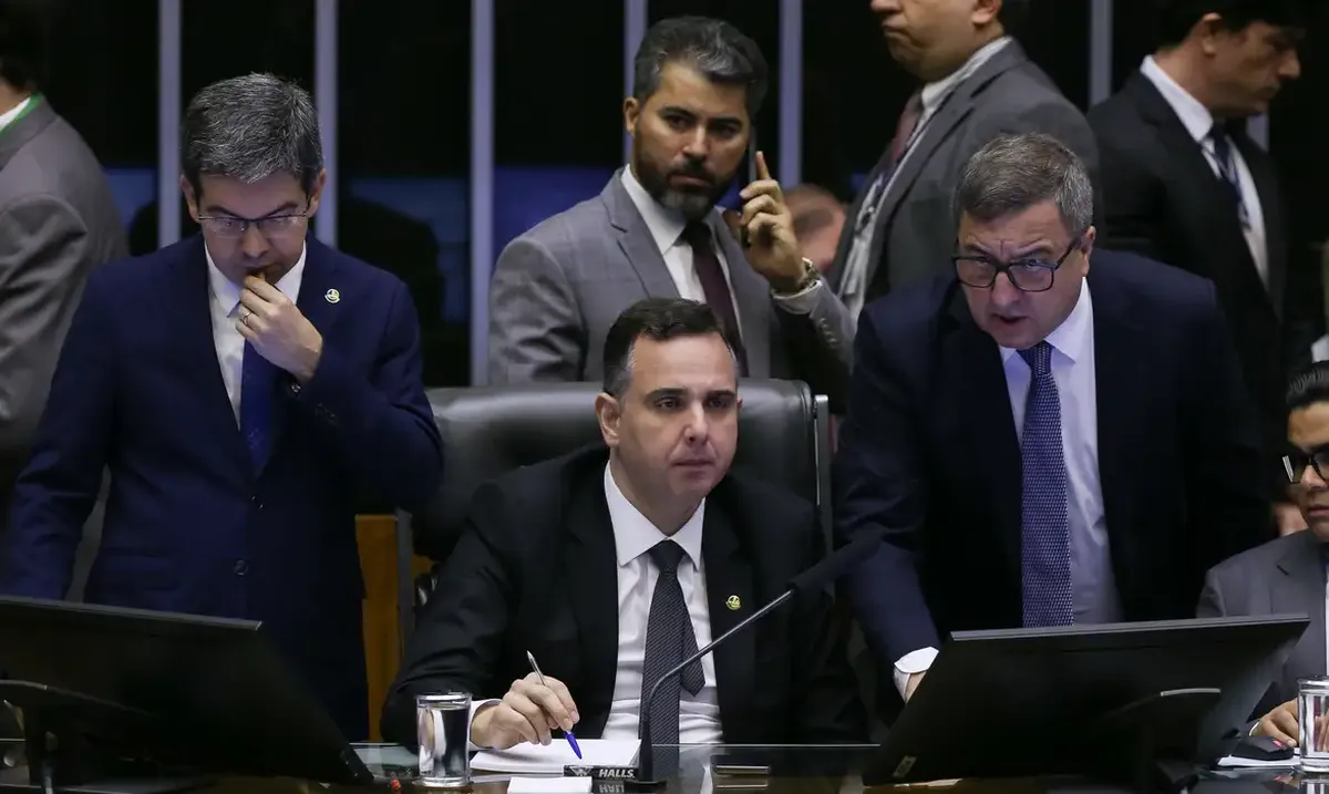 Votação do orçamento no Congresso Nacional para aprovação do PLOA.