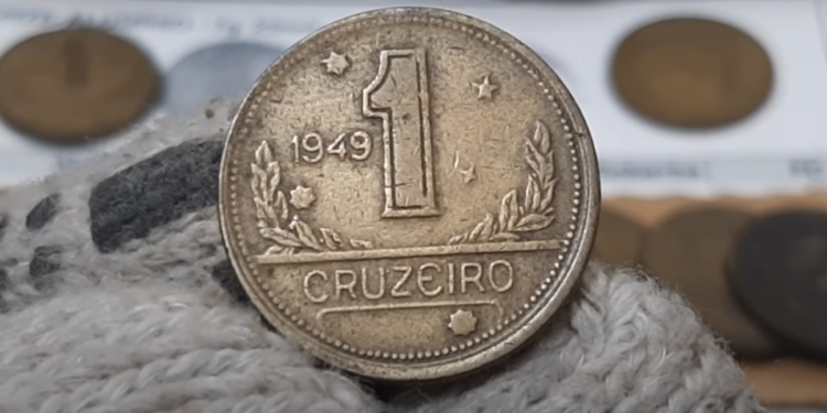 Moeda de 1 cruzeiro de 1949, com erro de cunhagem, mostrando o dístico 'BRASIL' duplicado.