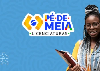 Logo do programa Pé-de-Meia Licenciaturas com uma estudante sorrindo, segurando livros.
