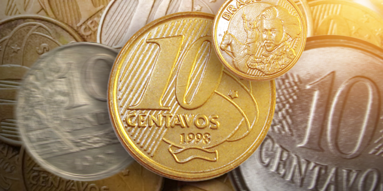 Imagem de diferentes moedas de 10 centavos, incluindo uma de 1998, que pode ser valiosa para colecionadores